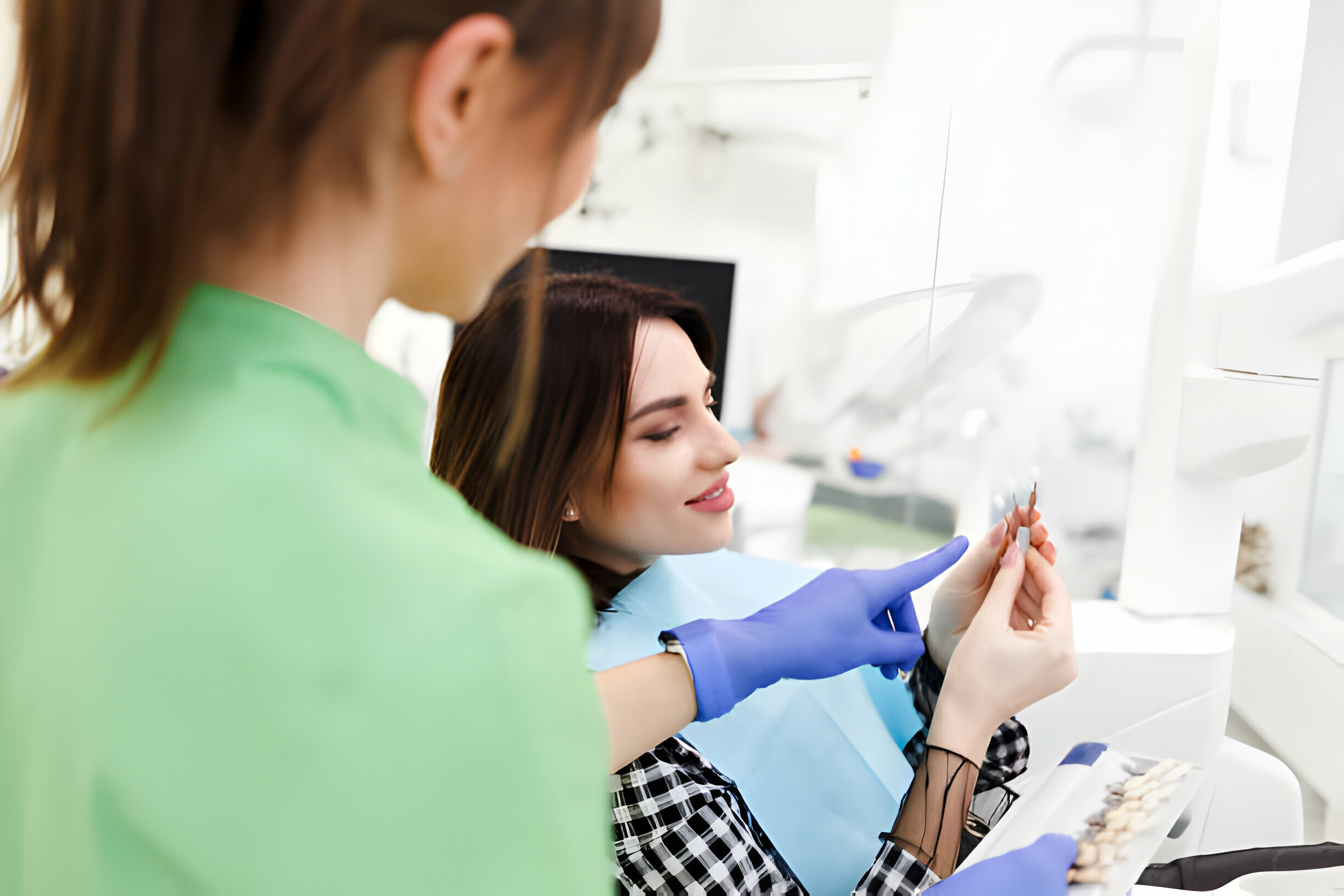 Dental Bonding vs. Veneers: Choosing Your Smile Upgrade_1
